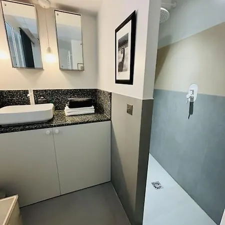 Апартаменты Cozy Canal Saint Martin
