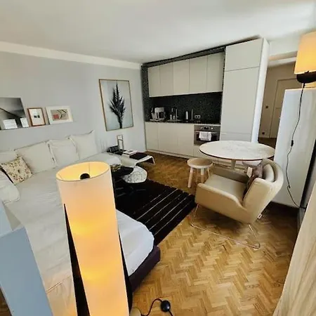 Cozy Canal Saint Martin Париж